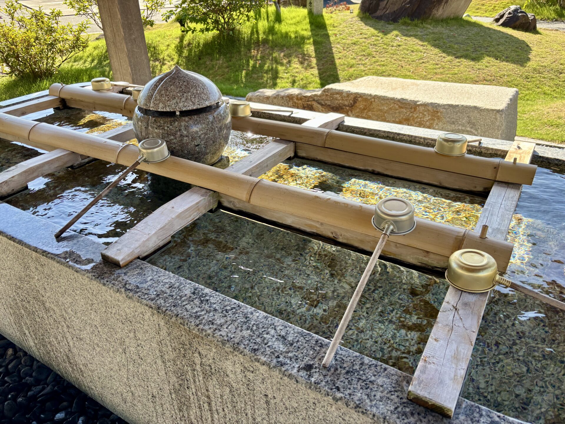 涼しげな手水舎