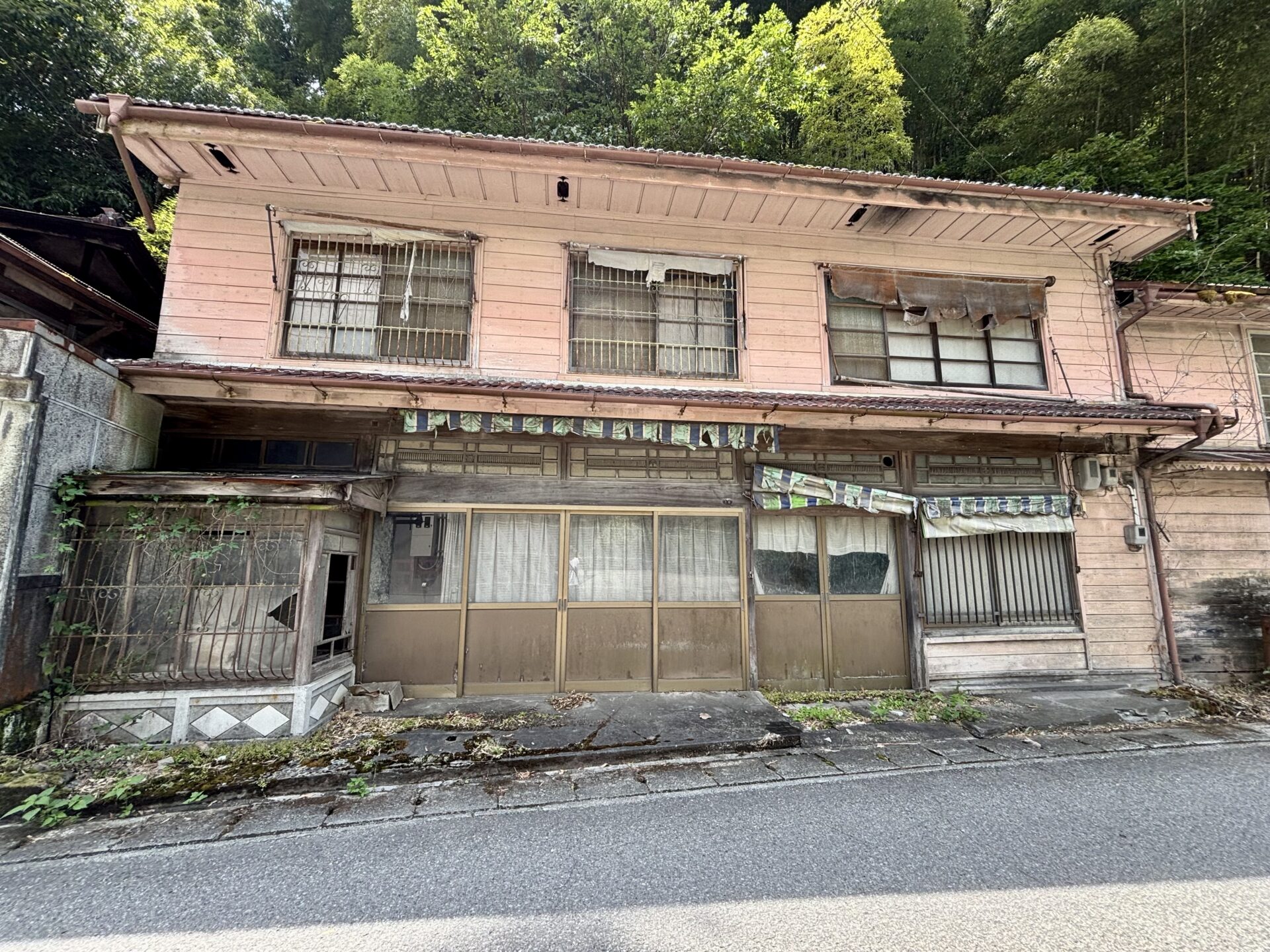 珍しい色の建物