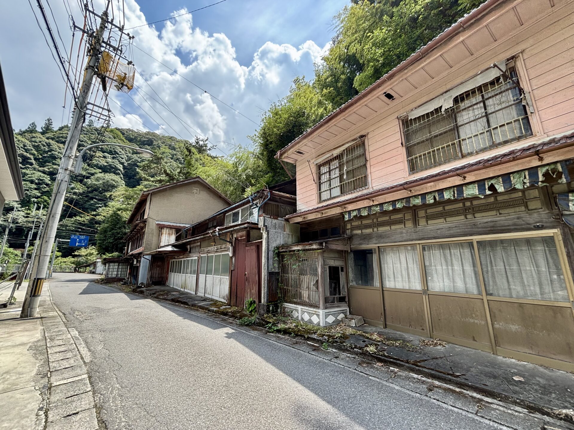連なる廃墟