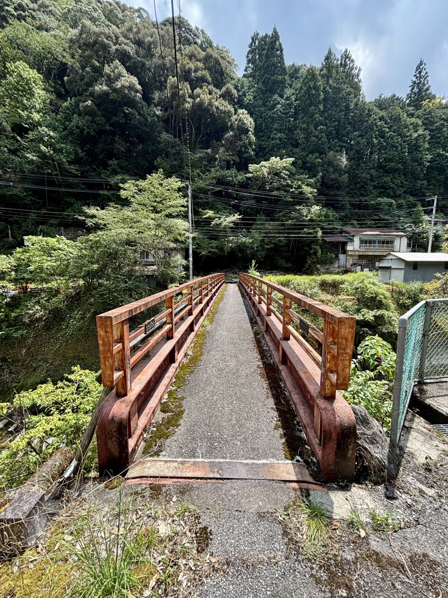 橋を渡る