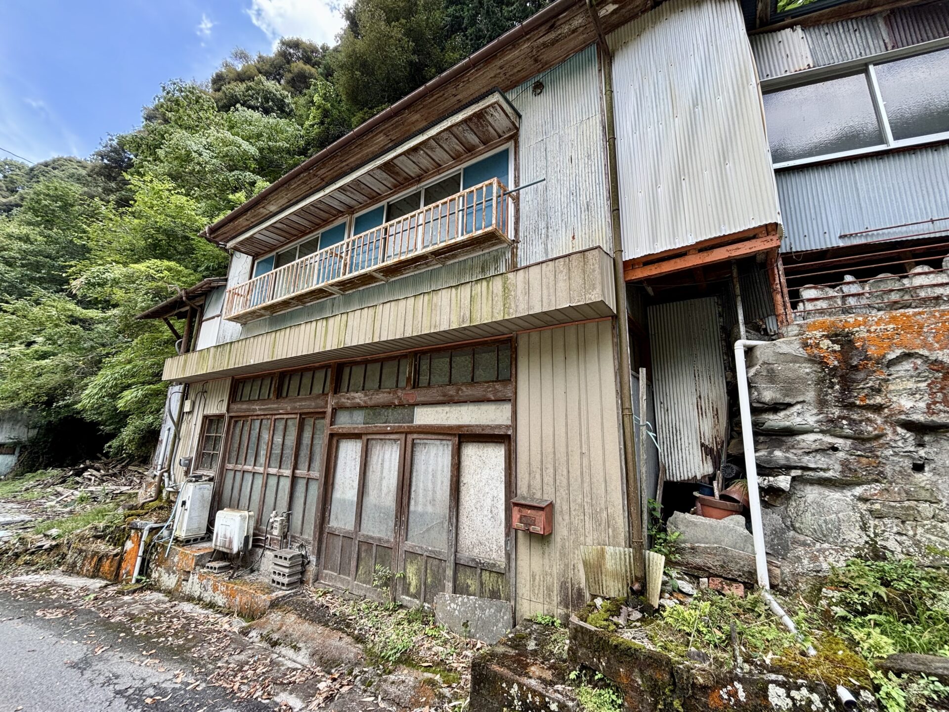 道中の廃墟2