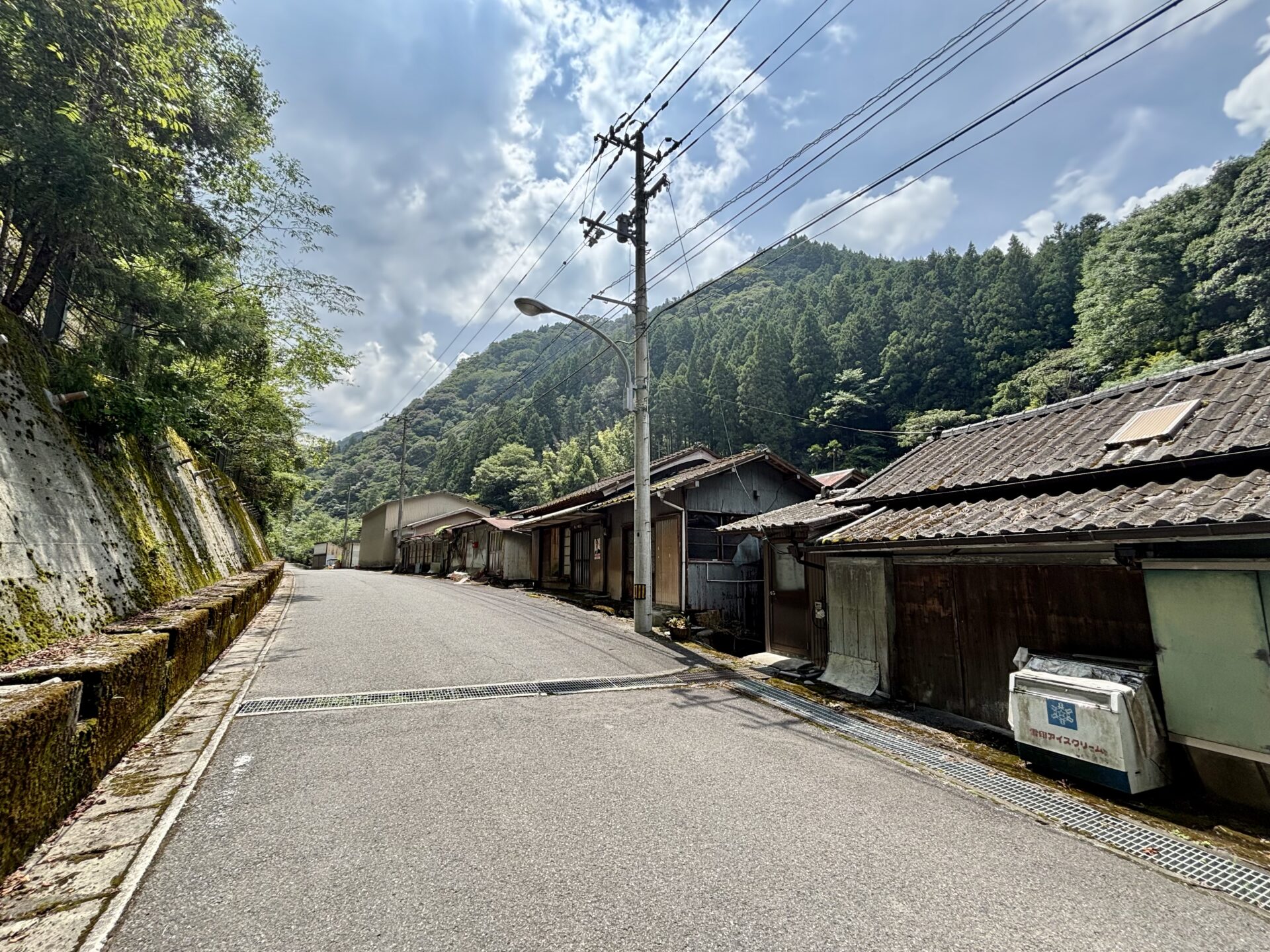 廃墟を駆け抜ける