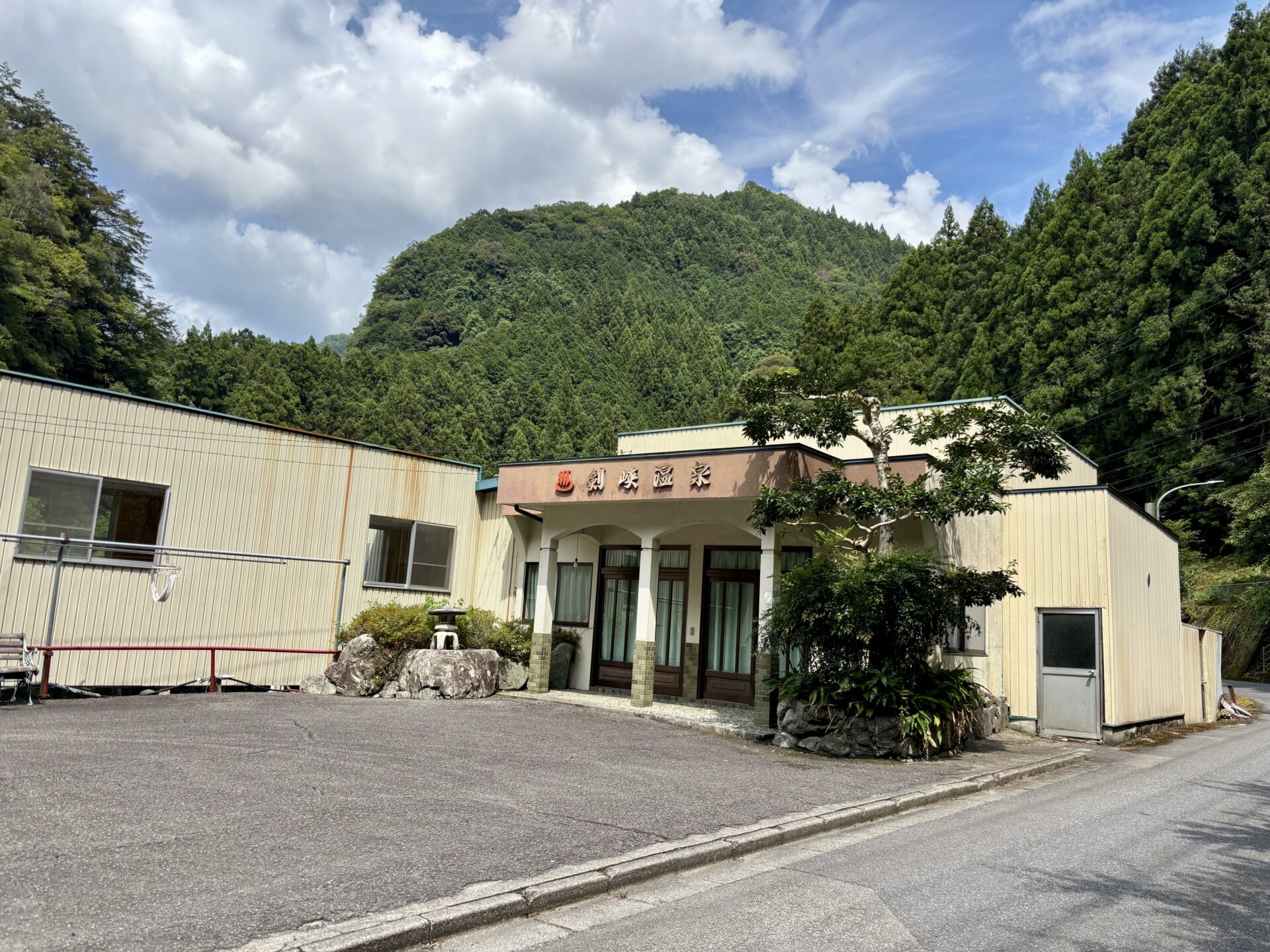 剣峡温泉を越えたあたりの道