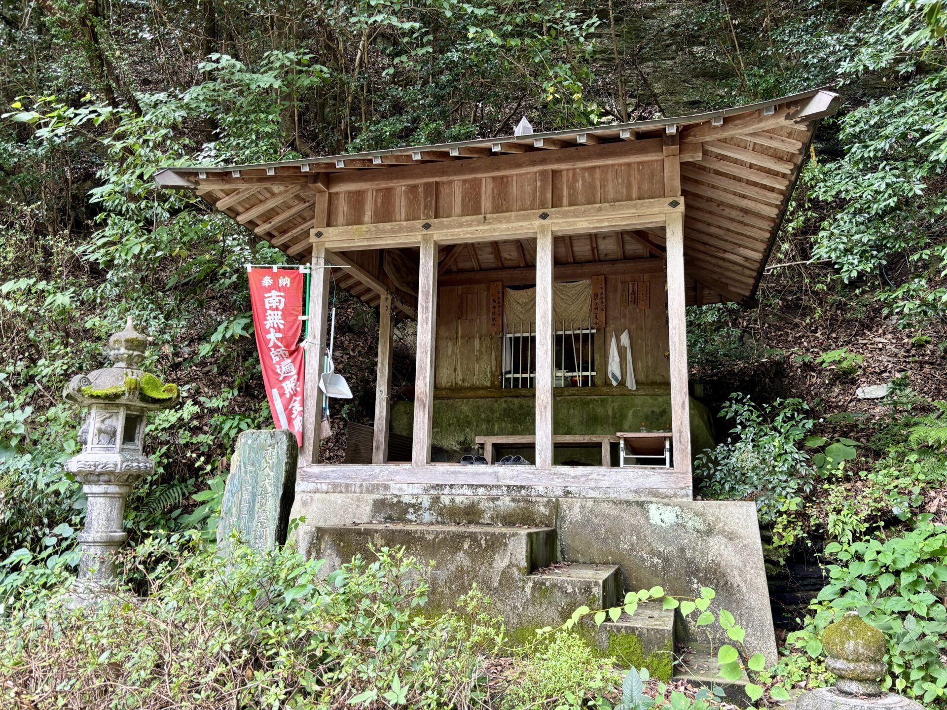 謎の祠