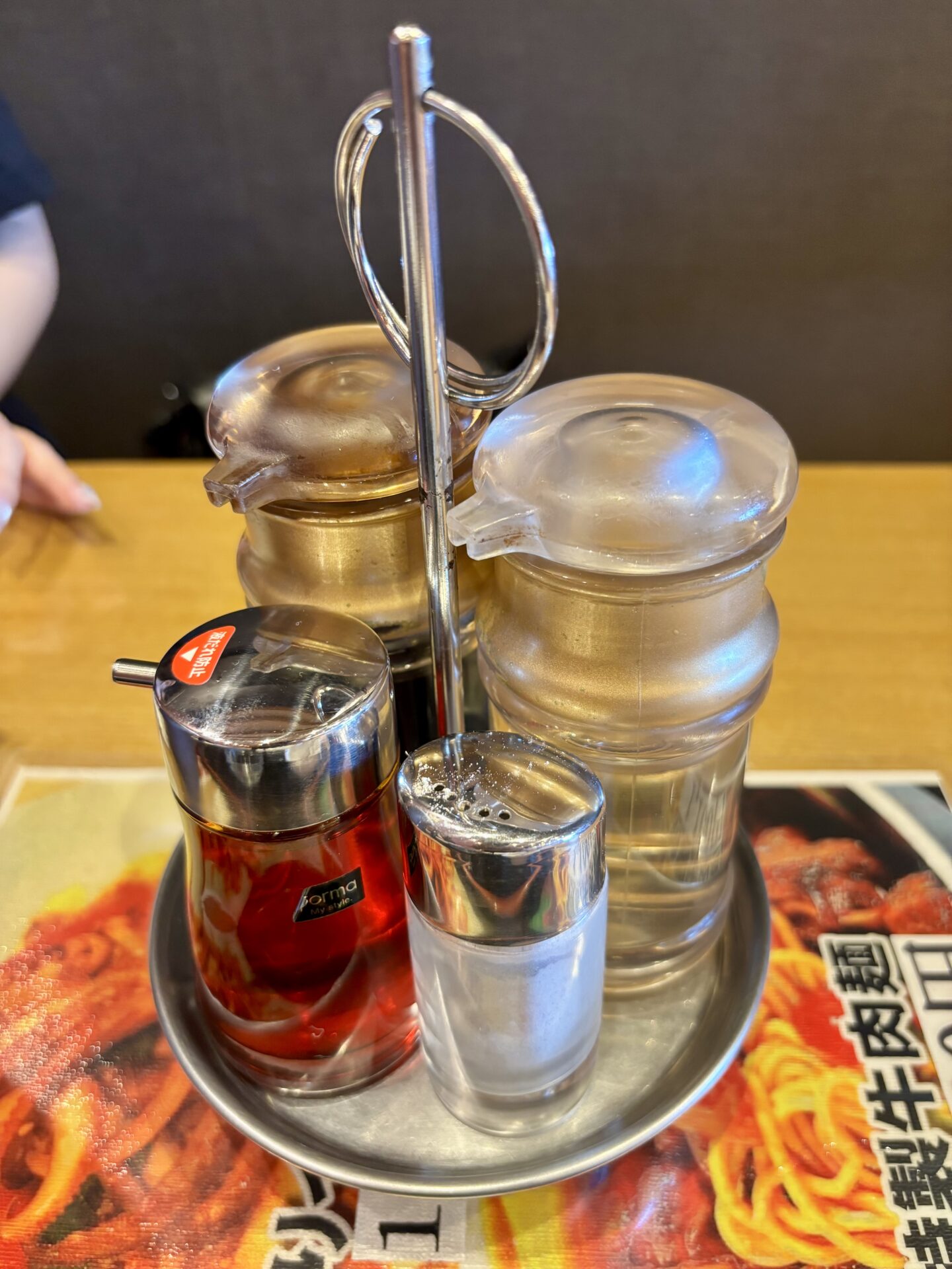 卓上の調味料セット