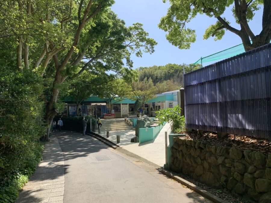 新屋島水族館の横道