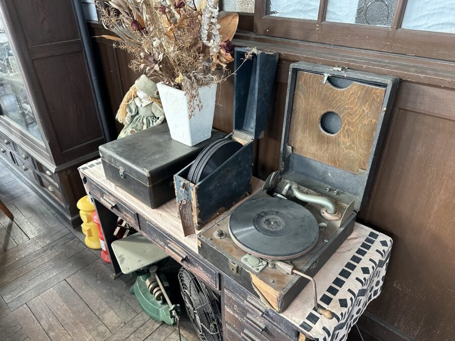 手回しレコード機