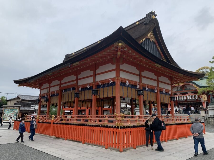 外拝殿