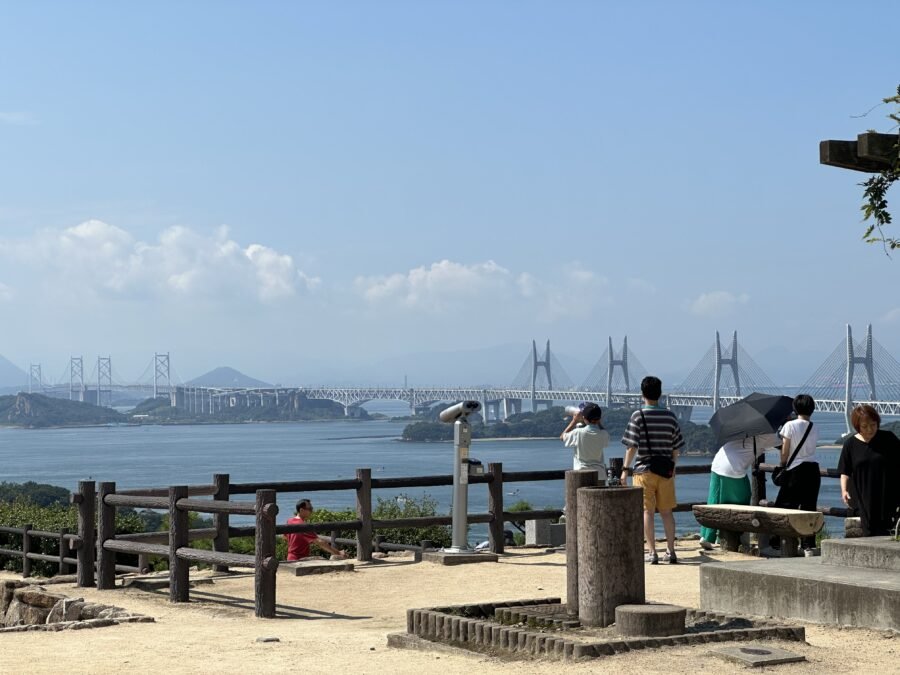 展望台のデッキと望遠鏡