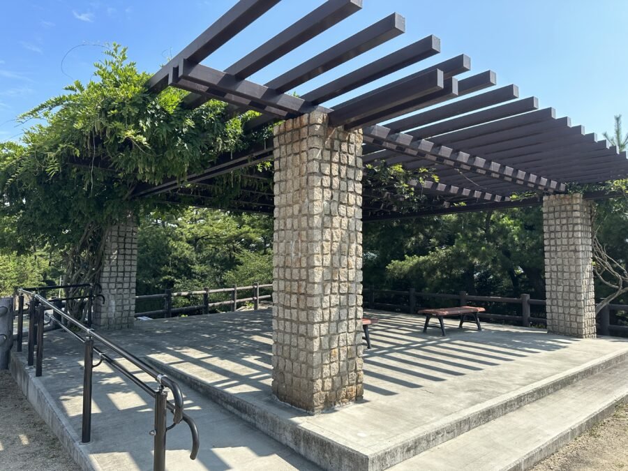 屋根付きベンチ