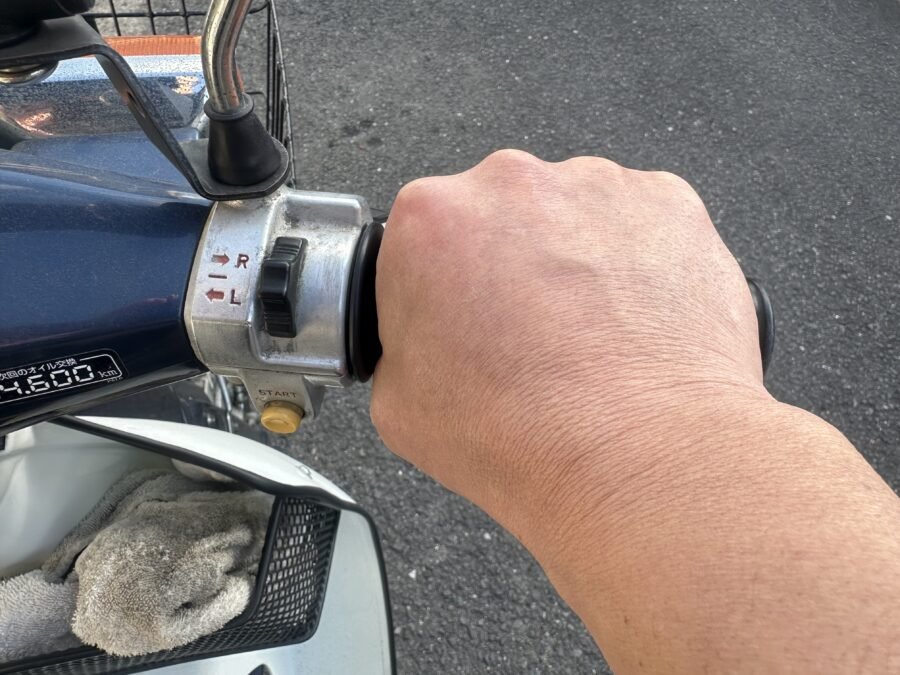 アクセルはじわじわとゆっくり操作