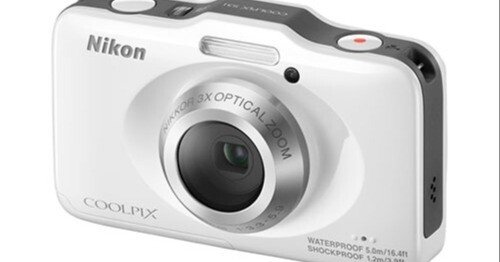 防水 5m + 耐衝撃 1.2m で、一万円を切る [ Nikon デジタルカメラ COOLPIX S31 ] 購入しました～。