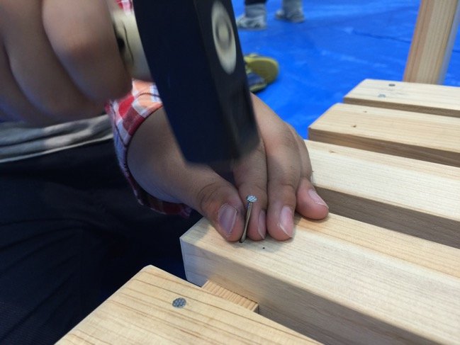 組み立て作業中
