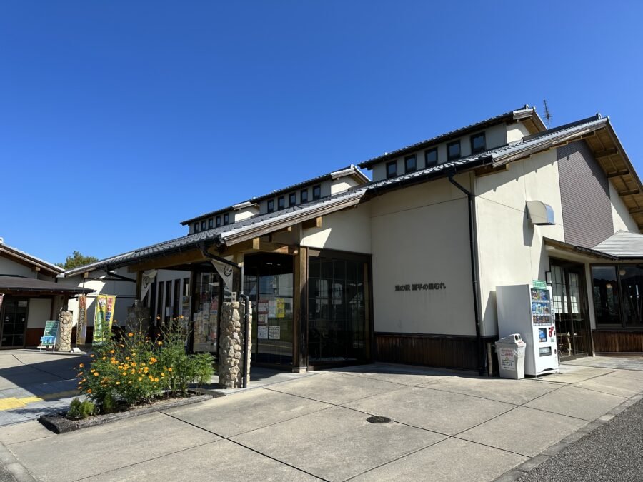 道の駅源平の里むれ外観