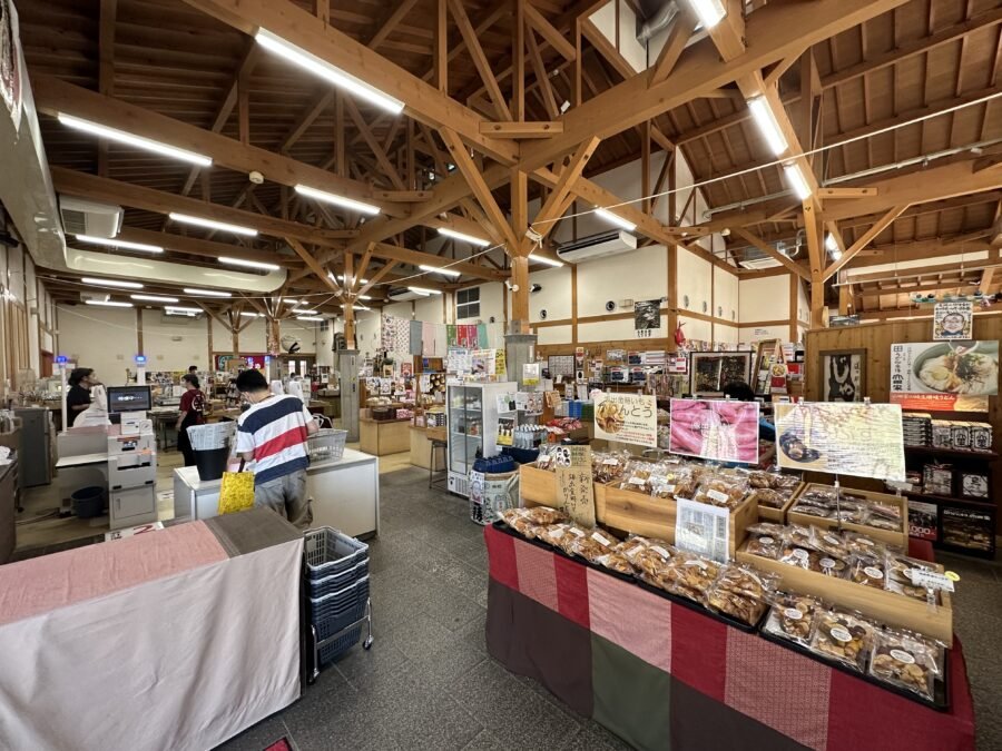 道の駅の店内風景