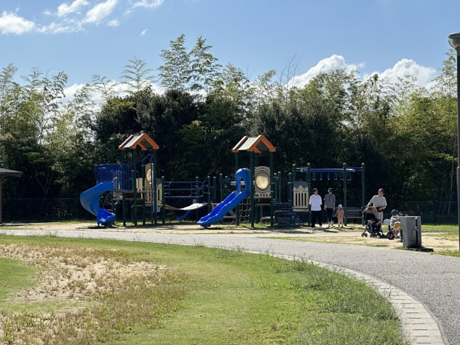 公園の大型遊具