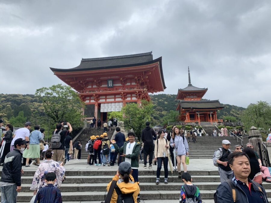 仁王門と西門の並び