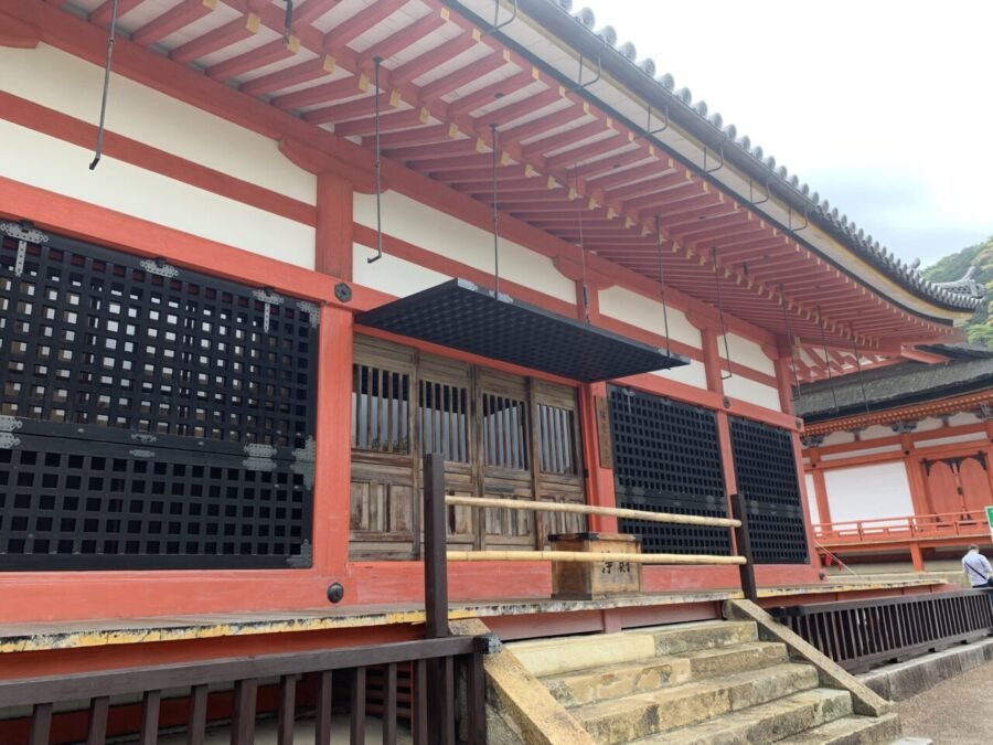 経堂の正面