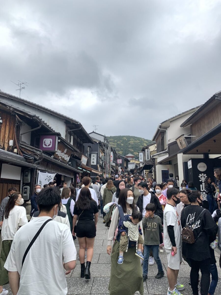 大混雑の清水坂