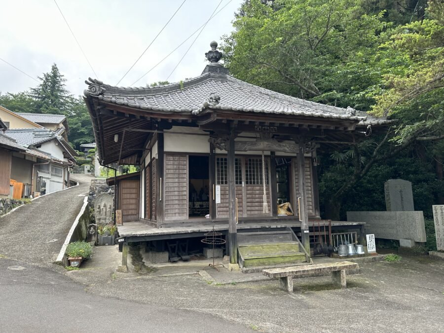 お堂の外観