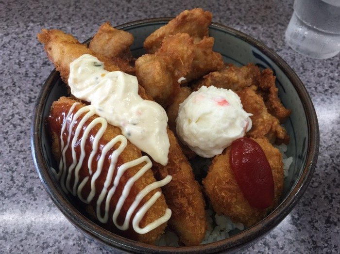 ミックス丼を上から撮影