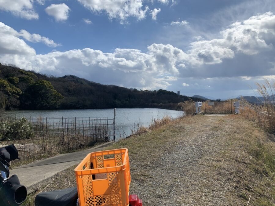 愛車と土手