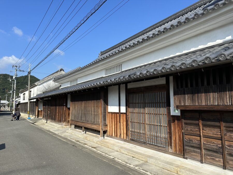 讃州井筒屋敷へ続く道