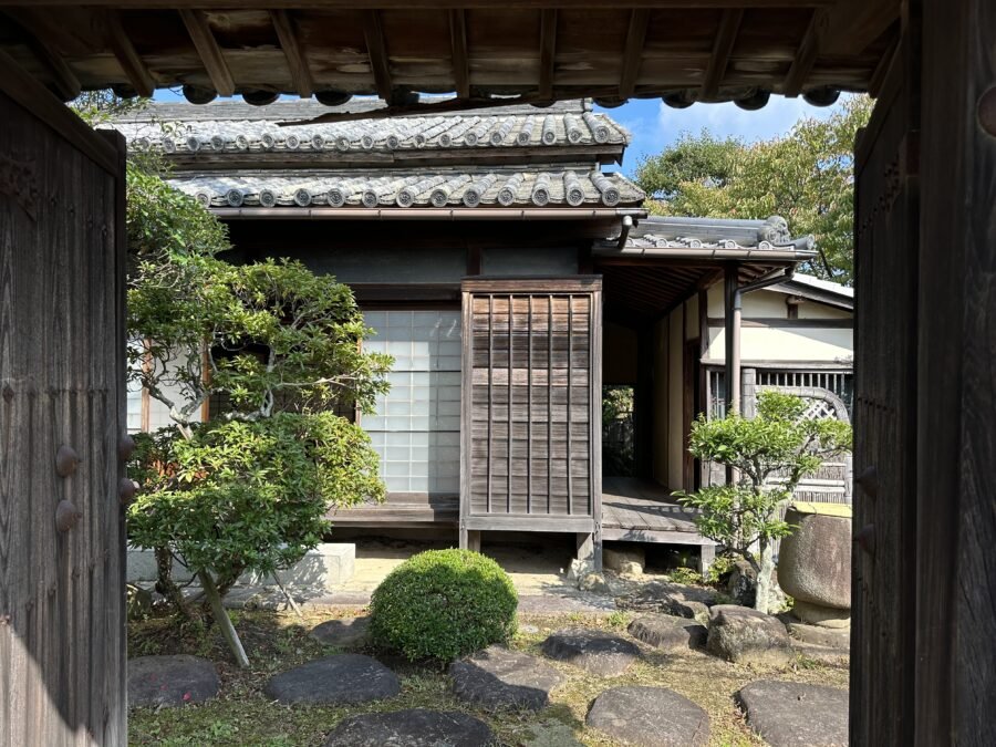 壁の小窓