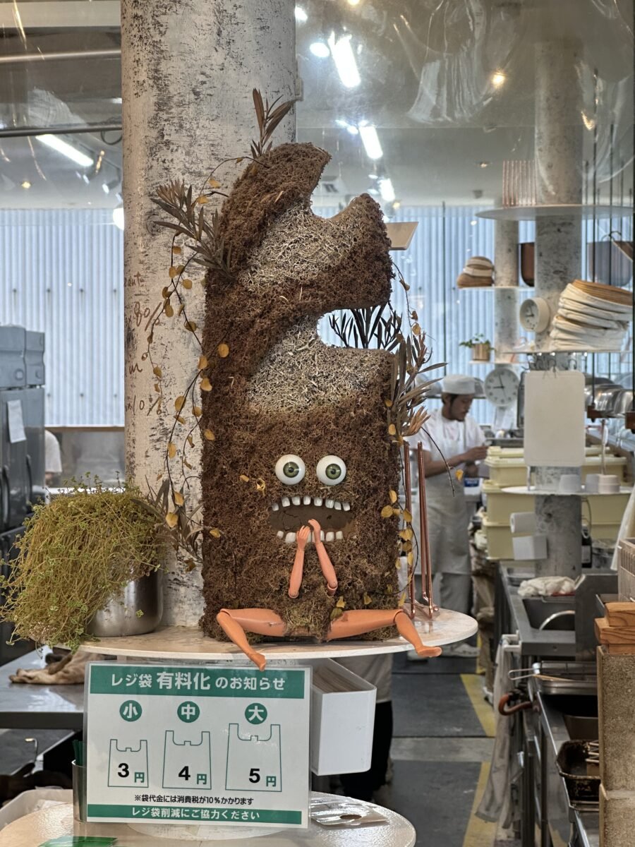 レジ横のバゲットキャラクター