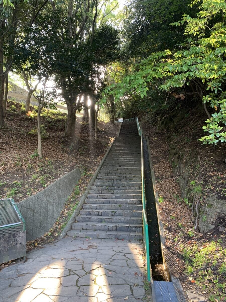 大手門へ続く階段