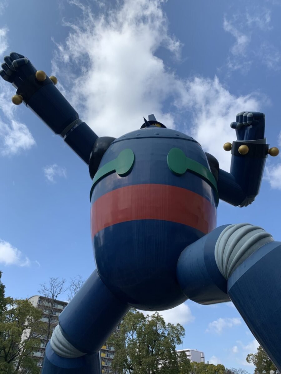 下から見上げる鉄人28号