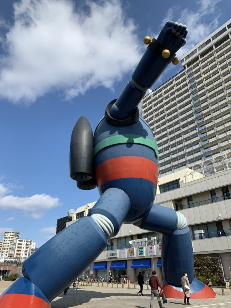 鉄人の足元